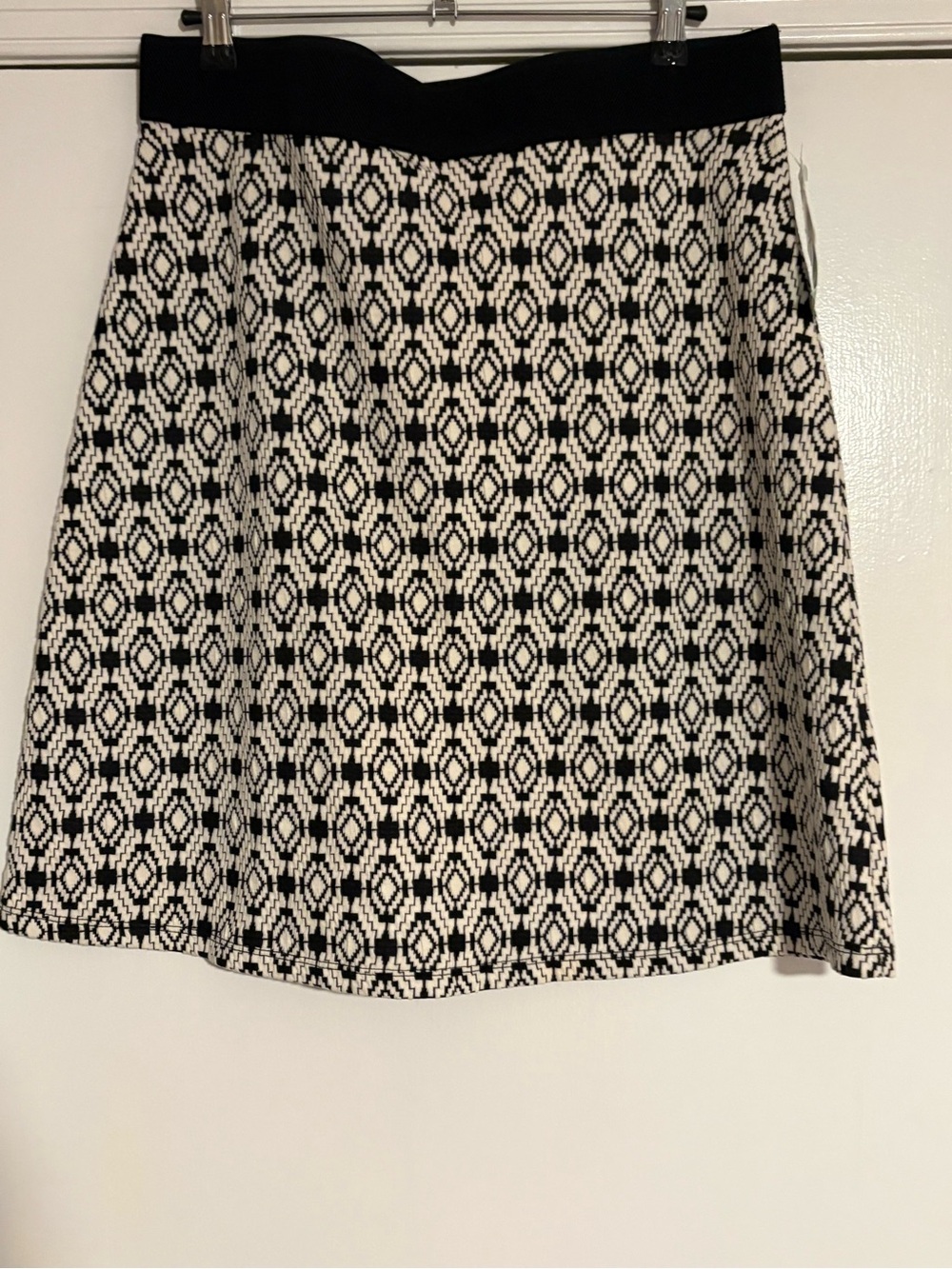 NWT Gilli XL Black Ivory Geometric Knit A-Line Skirt Stretch Waist